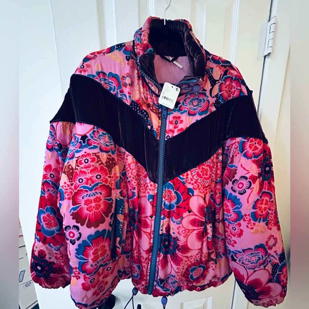 Coolest warmest jacket I’ve ever bought and never wore! NWT, make me an offer
